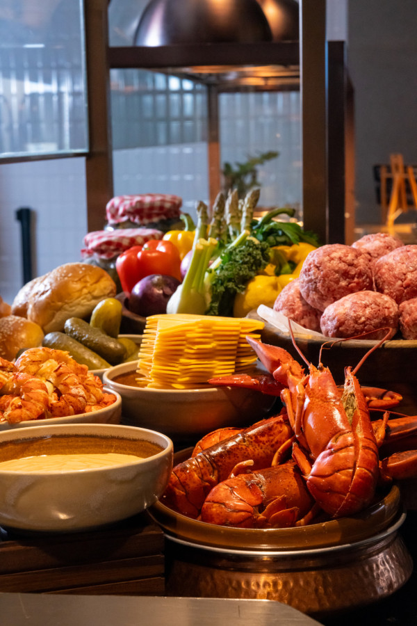 維港凱悅尚萃酒店推出海陸主題自助餐 低至6折優惠!任食龍蝦蟹腳/特級肋眼牛排/牛肉龍蝦漢堡/雪糕甜品