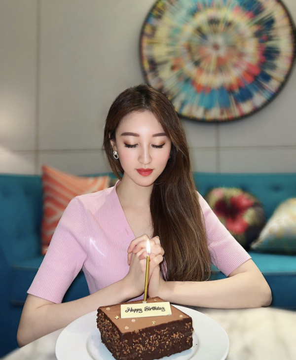 何艷娟32歲生日慶祝方式突破貧窮限制 3億名媛級超豪華生日蛋糕顛覆想像