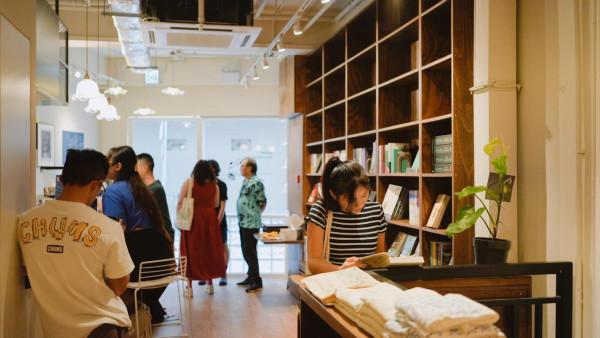 獨立書店「貳叄書房」換主場再出發  中環歌賦街 開新地舖