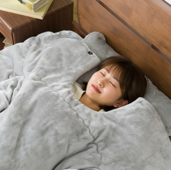 Nitori新推「有袖毛毯」 攤喺床玩手機都唔怕凍！今個冬天必備！