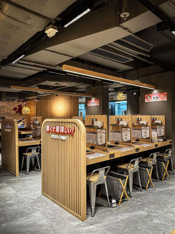 連鎖冰室$73牛舌飯連脷苔！事主轟大伏食左屎  網民搞笑：算唔算同牛舌吻？