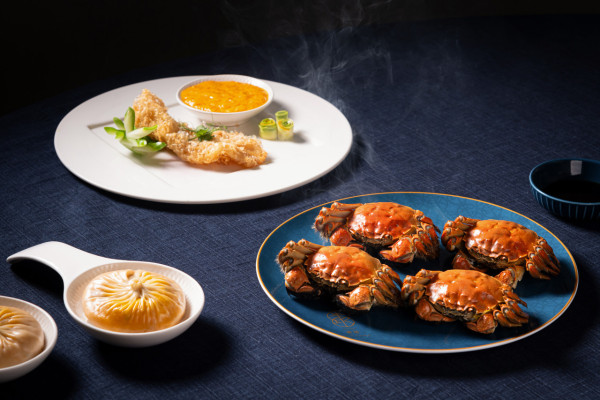 數碼港艾美酒店推出八道菜大閘蟹宴　清蒸大閘蟹／蟹粉灌湯包／蟹粉脆皮花膠／蟹粉撈飯