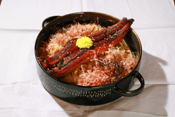 昭和復古場景和食屋 Fusion 甲羅燒薄餅 / 三黃雞香葱炊飯