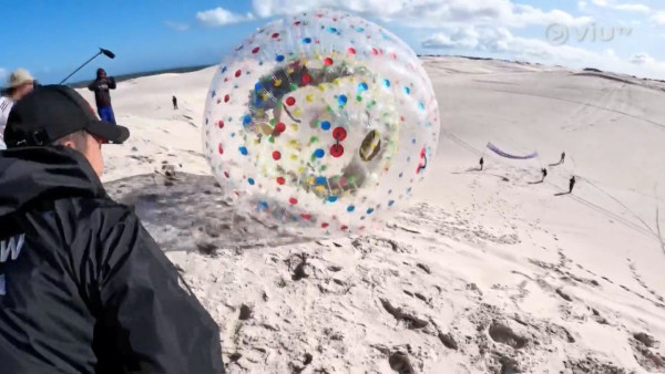 《無制限探險隊》EP6｜Mike導勇悍偷鴕鳥蛋 再上山頂邀南非人大唱獅子山下 