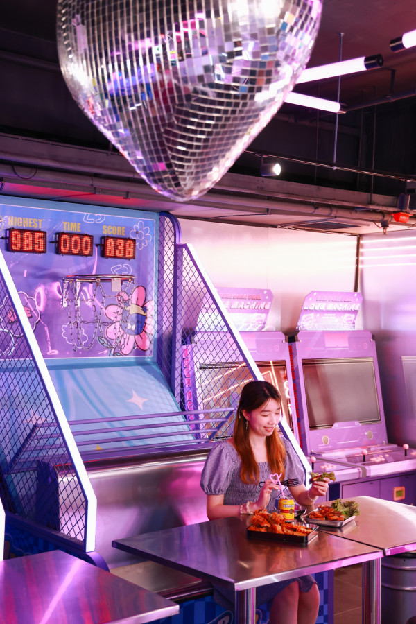 韓式機舖 Y2K 主題餐廳 必食下酒菜!牛油蒜香炸雞 啤酒刨冰
