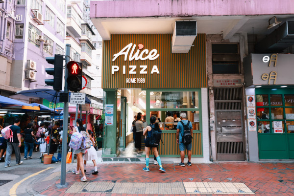 羅馬猛料薄餅店登陸  25 元起 100 克 / 20 多款長形羅馬式薄餅