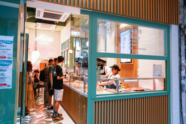 羅馬猛料薄餅店登陸  25 元起 100 克 / 20 多款長形羅馬式薄餅