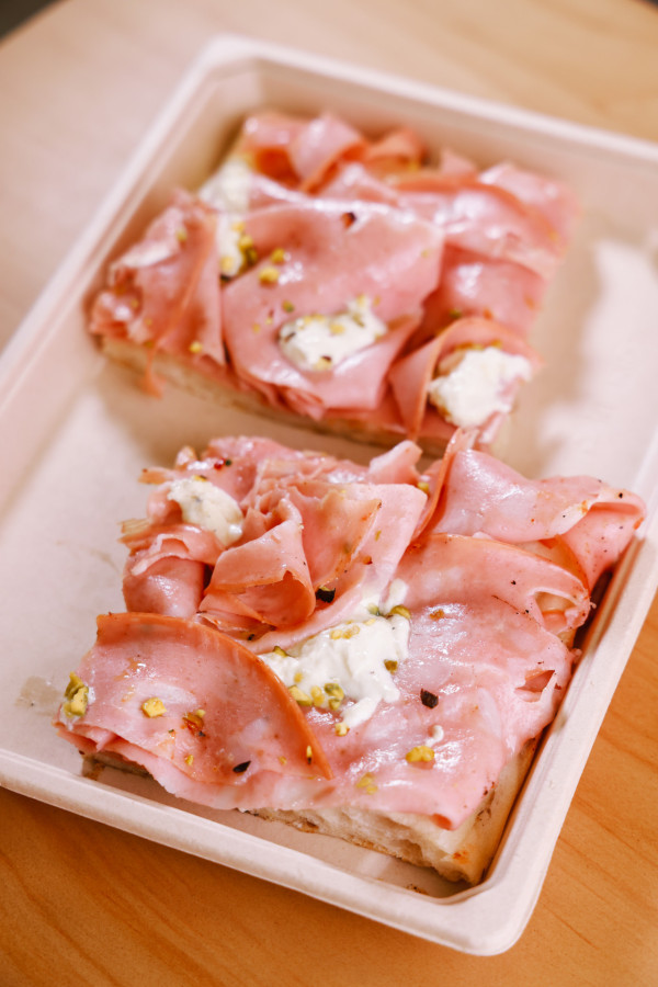 羅馬猛料薄餅店登陸  25 元起 100 克 / 20 多款長形羅馬式薄餅