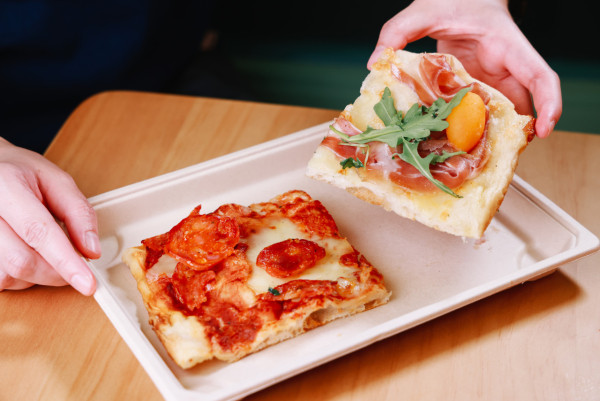 羅馬猛料薄餅店登陸 25 元起 100 克 / 20 多款長形羅馬式薄餅