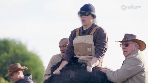 《無制限探險隊》EP10|超嘔心!捉蚊自製非洲劣食食譜 自家製「雙層芝士蚊堡」