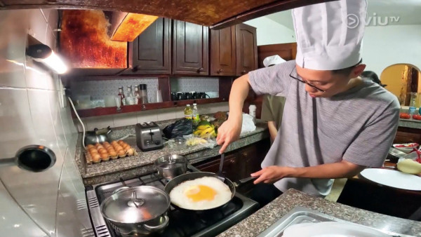 《無制限探險隊》EP6｜Mike導勇悍偷鴕鳥蛋 再上山頂邀南非人大唱獅子山下 