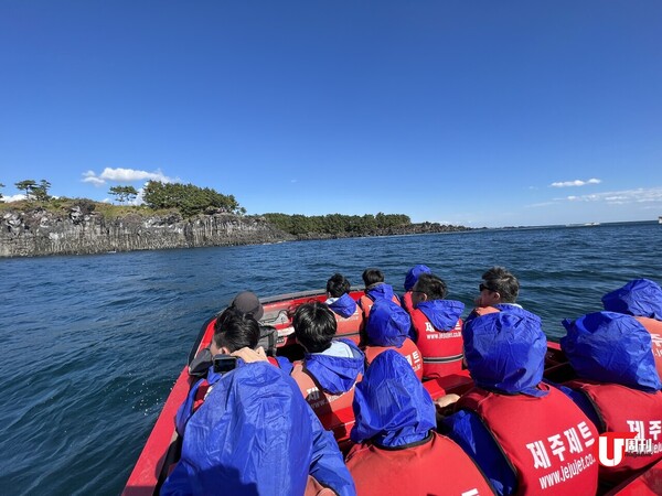 韓國旅遊｜濟州動感之旅 上「馬」下海 騎馬睇野花田、大海360迴旋、輕鬆獨木舟、安全版綑邊、叉電森林浴 