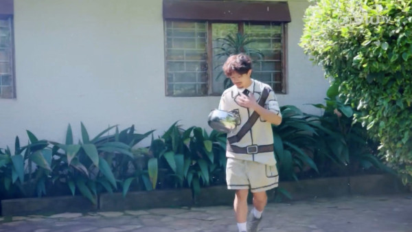 《無制限探險隊》EP10|超嘔心!捉蚊自製非洲劣食食譜 自家製「雙層芝士蚊堡」