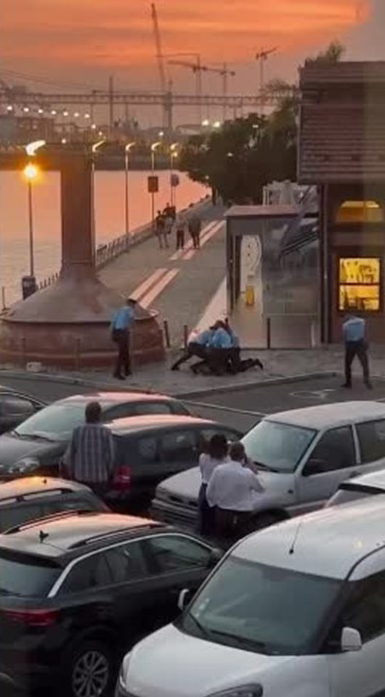 用翻譯軟件點餐誤將石榴變手榴彈 外籍遊客慘被武裝警察包圍拘捕