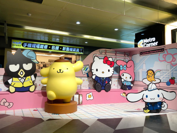 台北捷運XSANRIO彩繪車廂登場 得1條線坐到！大型打卡位+紀念悠遊卡 