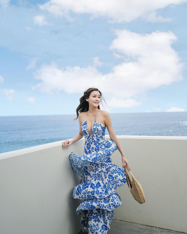 前TVB小花陳詩欣遊西班牙晒噴血身材！穿性感泳裝摀身谷4吋事業線 