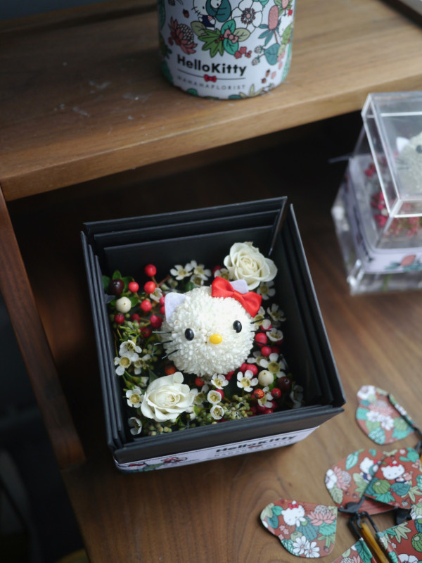 Hello Kitty聯乘本地花店舉行花藝展 一連三星期展出大型3D花藝作品