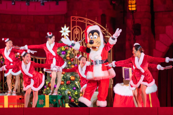 香港迪士尼樂園全新聖誕活動10大攻略！聖誕樹亮燈無人機表演/聖誕音樂Live/Duffy扭蛋
