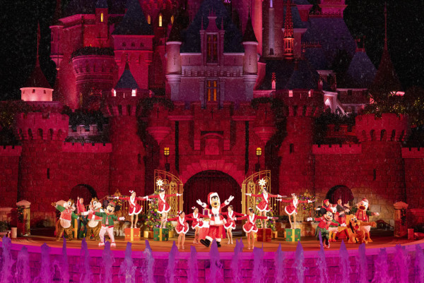香港迪士尼樂園全新聖誕活動10大攻略！聖誕樹亮燈無人機表演/聖誕音樂Live/Duffy扭蛋