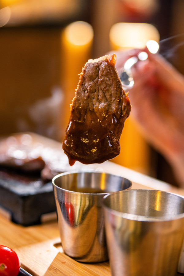 酒店石燒牛扒半自助餐 7 折食！ 任食即開生蠔 + 龍蝦 + 12 款甜品