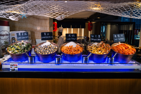 酒店石燒牛扒半自助餐 7 折食！ 任食即開生蠔 + 龍蝦 + 12 款甜品