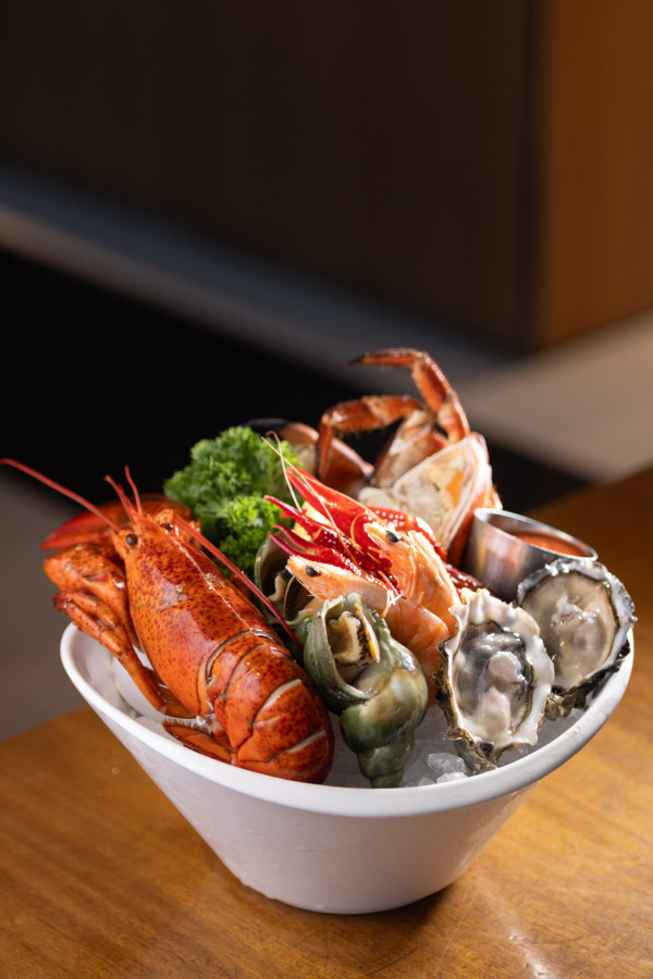 酒店石燒牛扒半自助餐 7 折食！ 任食即開生蠔 + 龍蝦 + 12 款甜品