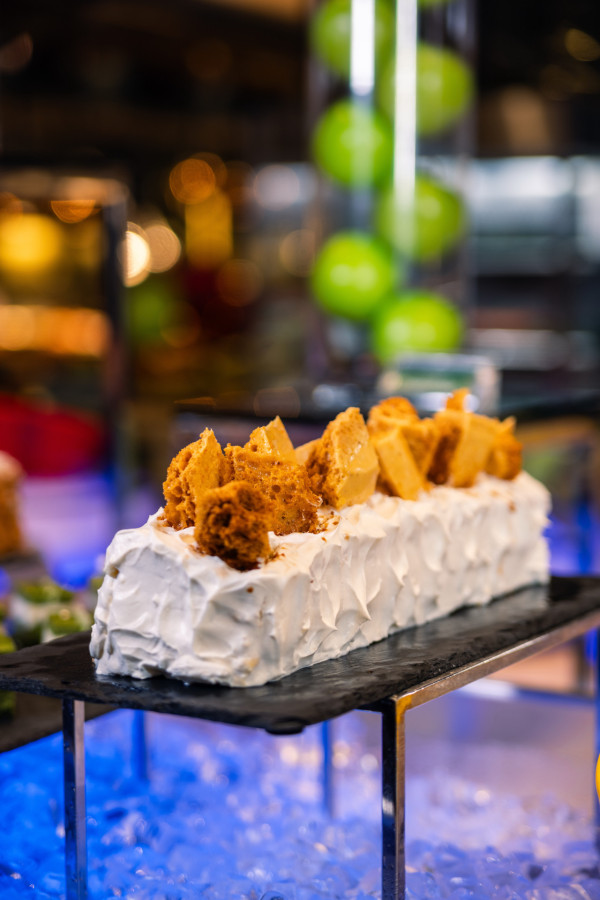 酒店石燒牛扒半自助餐 7 折食！ 任食即開生蠔 + 龍蝦 + 12 款甜品