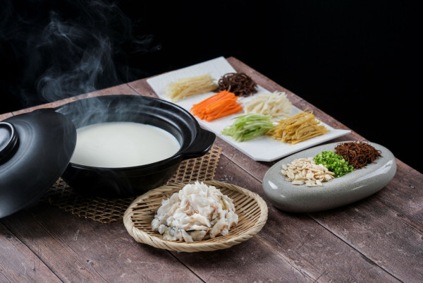 富豪酒店聯乘聚福山莊推順德菜新菜單　必試拆燴鮮魚羹／大良炒牛乳伴炸均安豬肉／手工鮮薑汁撞奶