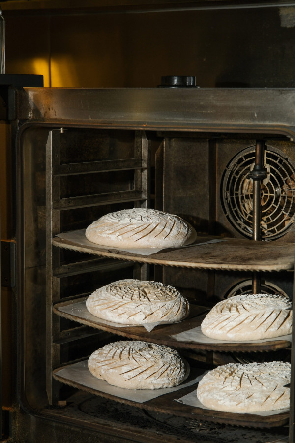 54 年酸種手工 Sourdough  餡料超載開放式三文治