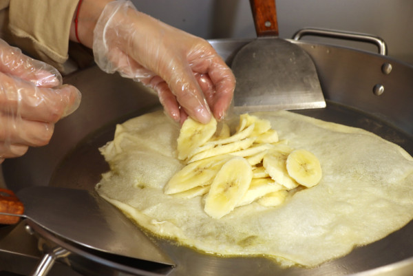 西貢露營風香蕉煎餅店 坐低歎日本麵粉製煎餅