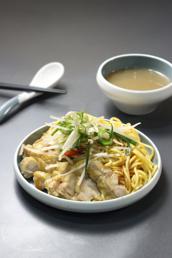 前置地文華廚主理 小店 65℃ 慢煮霸王雞麵