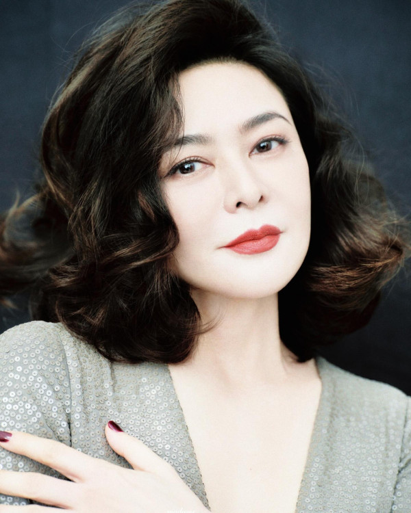 63歲關之琳生圖流出曝光零修飾容貌！一舉動極親民獲激讚︰沒有明星架子