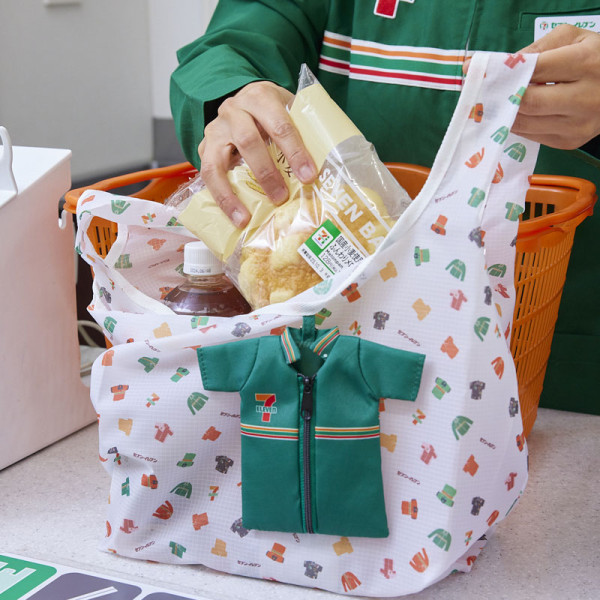 慶祝7仔登陸日本50周年 推出兩款可愛制服環保袋