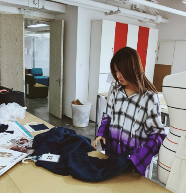 16歲富二代少女吃飯要人餵 全家輪流服侍／6年後變成這樣...