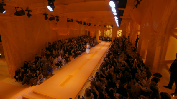 香港舉行首個全球Louis Vuitton初秋男裝時裝秀 選址K11星光大道向影視巨星致敬