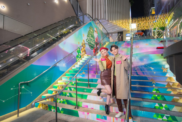 尖沙咀Mira Place首個AI極光音樂匯演！7米高幻彩玻璃屋+12星座聖誕老人