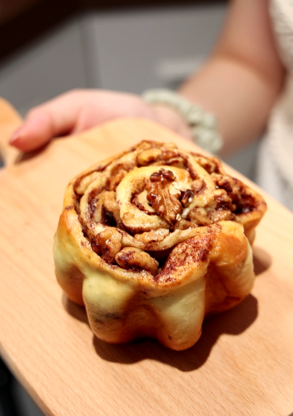 西班牙回流麵包師 賣低脂低卡德國鹼水麵包 / 肉桂卷鹹水貝果超美味！