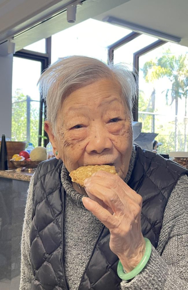 比澳航還老！103歲婆婆成澳航最年長乘客 悉尼返港獲全機歡迎 