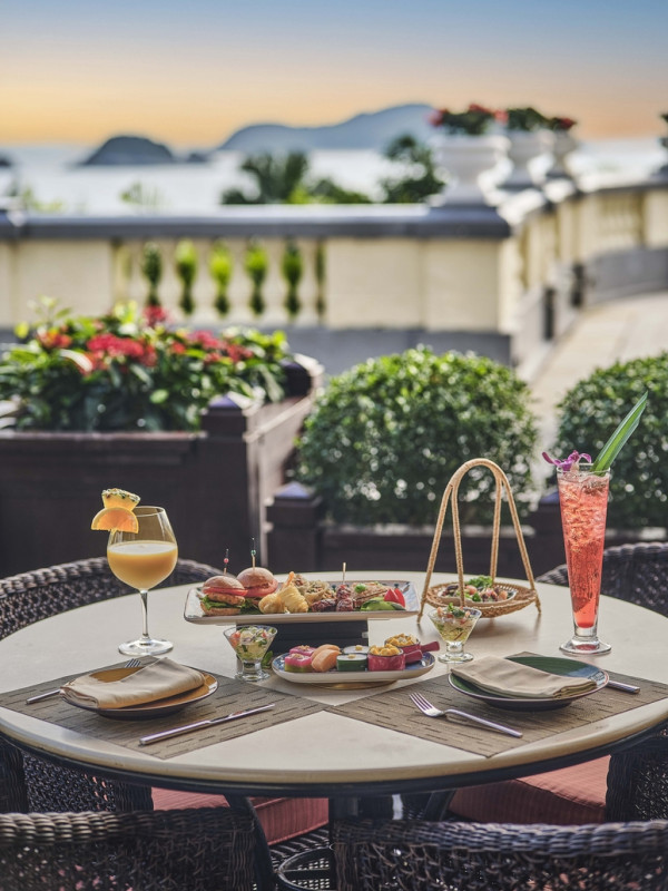 淺水灣餐廳「香辣軒」推出泰式下午茶套餐   無限暢飲特調雞尾酒／泰式魚餅漢堡／彩虹千層糕／芒果糯米飯