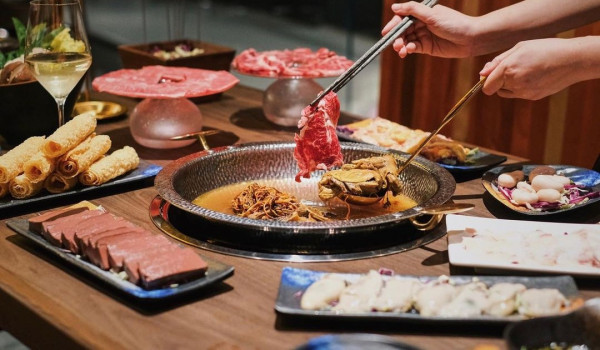 香港逾15間必食打邊爐推介  唱K火鍋／任食雞煲／過江龍台式火鍋／港式沙嗲鍋／重慶麻辣火鍋