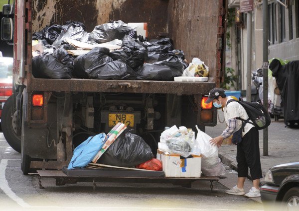 垃圾徵費前加強回收  全港屋邨設廚餘回收桶  綠在區區擴展至50屋邨