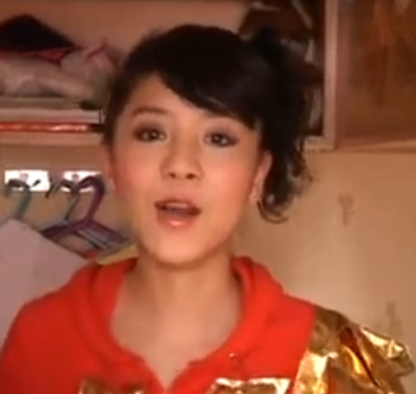 王敏奕14歲箍牙妹中學舊照激罕曝光！出道前零加工一口鋼牙青澀樣極大反差