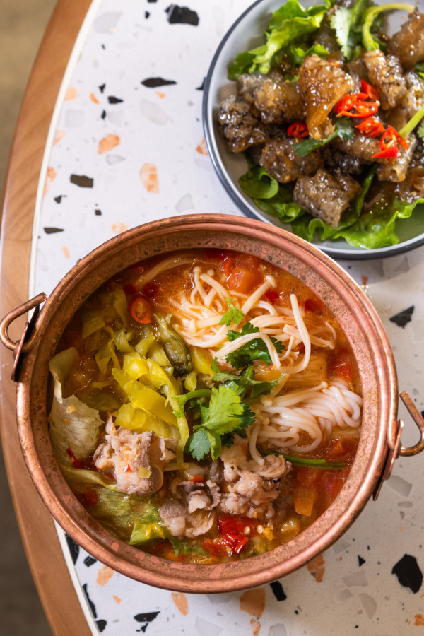 旺角昆明銅鍋米線店 必食三鮮米線 /口水雞撈米 / 流心紅糖糍粃