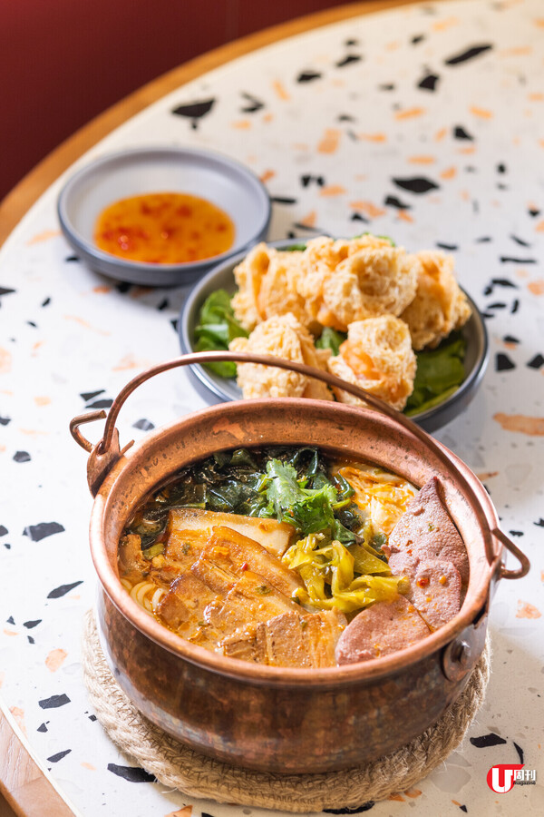 旺角昆明銅鍋米線店 必食三鮮米線 /口水雞撈米 / 流心紅糖糍粃