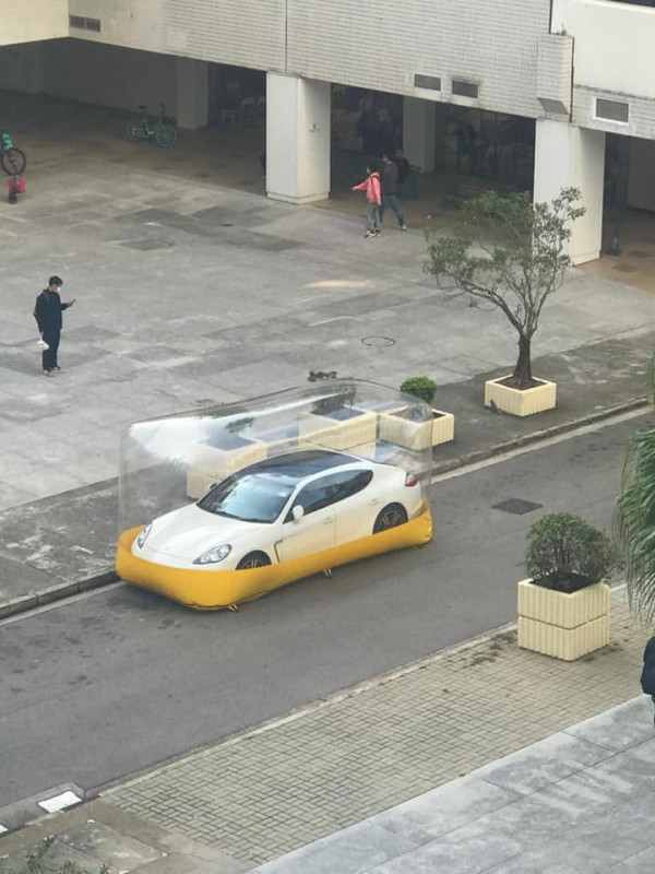 保時捷巨型「充氣罩」香港多區出沒 違泊難鎖車惹熱議網上賣$XXX？