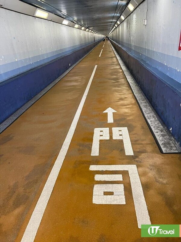 門司港、下關一日遊行程|關門海峽海底行人隧道往門司方向 (圖片來源:UTravel編輯部) 7大日本機票勁減0起!東京/大阪/福岡/熊本 直飛北海道連稅千八蚊