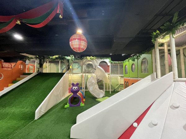 將軍澳全新1萬呎兒童遊樂場！必玩全港獨家滑草梯+大型充氣波波