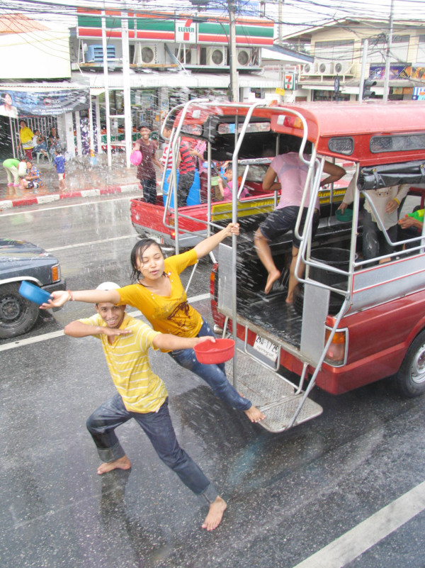 泰國潑水節成功列入非物質文化遺產   計劃明年由3日延長至一個月 