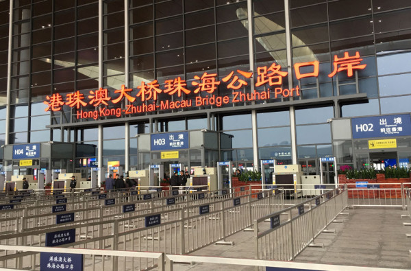即日起實施「經珠港飛」內地旅客毋須辦理香港出入境手續   可經陸路直達香港機場搭機出國
