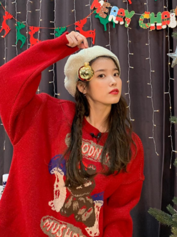 IU新劇濟州島油菜花田取景 劇照美如畫 以四季象徵人生階段蛻變 